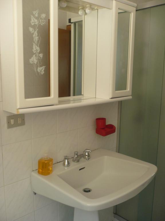 Appartamento Michela Brenzone sul Garda Quarto foto